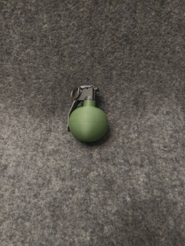 Replika granatu M67